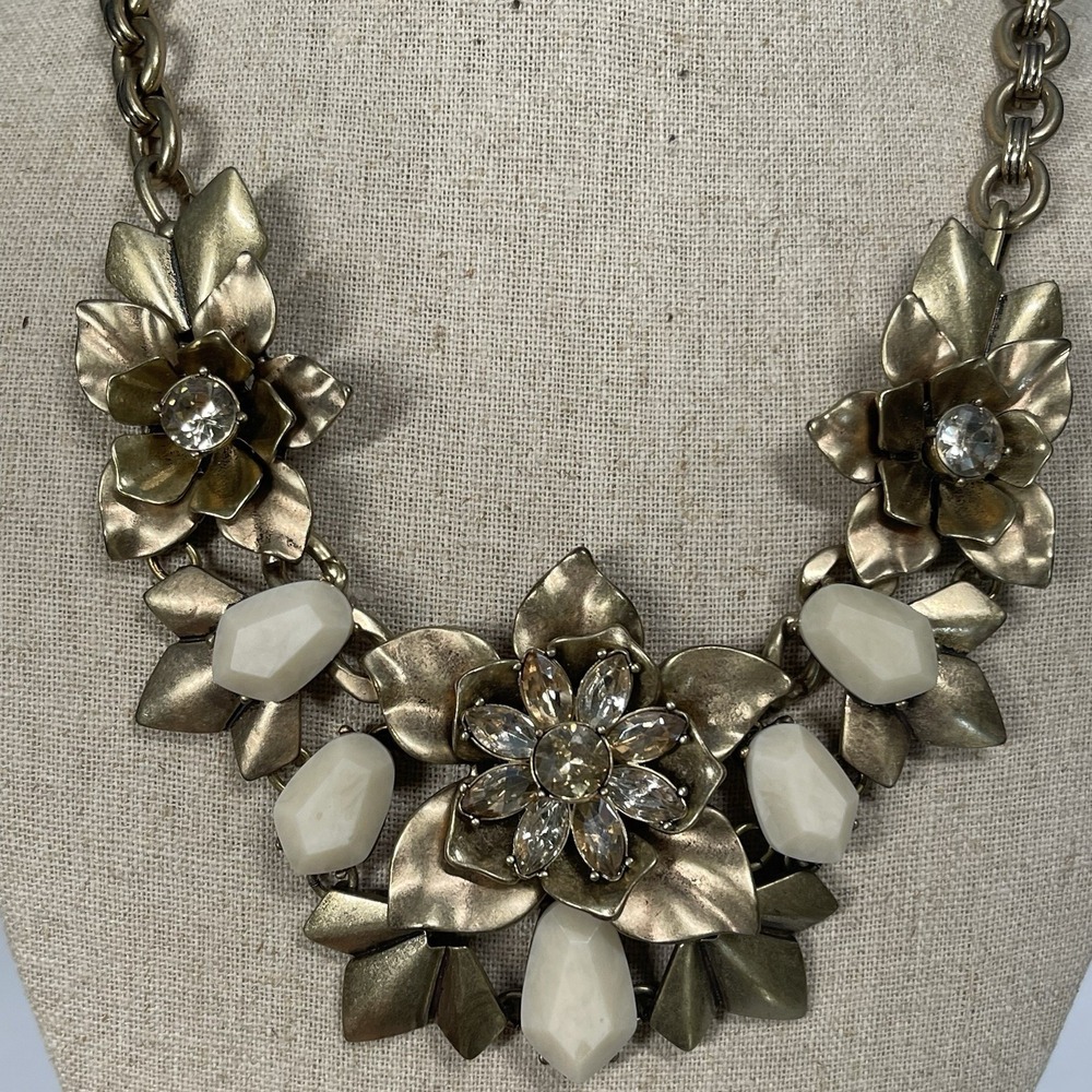 Chloe & Isabel Floral Necklace w/Box‎ Champagne & Ivory Stones Antiqued Brass - Picture 7 of 10
